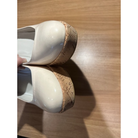STUART WEITZMAN Corkswoon Ivory Patent Leather Cork Wedge Platform Pumps 7.5 - Picture 10 of 10